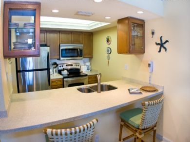 Kitchen with breakfast bar